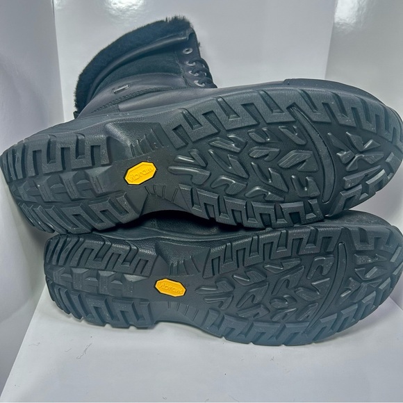 UGG Men’s Black Winter & Rain Boots with Waterproof Design, Leather, Wool NewCon - Picture 5 of 8